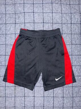 Nike boys size 6 shorts gray and red